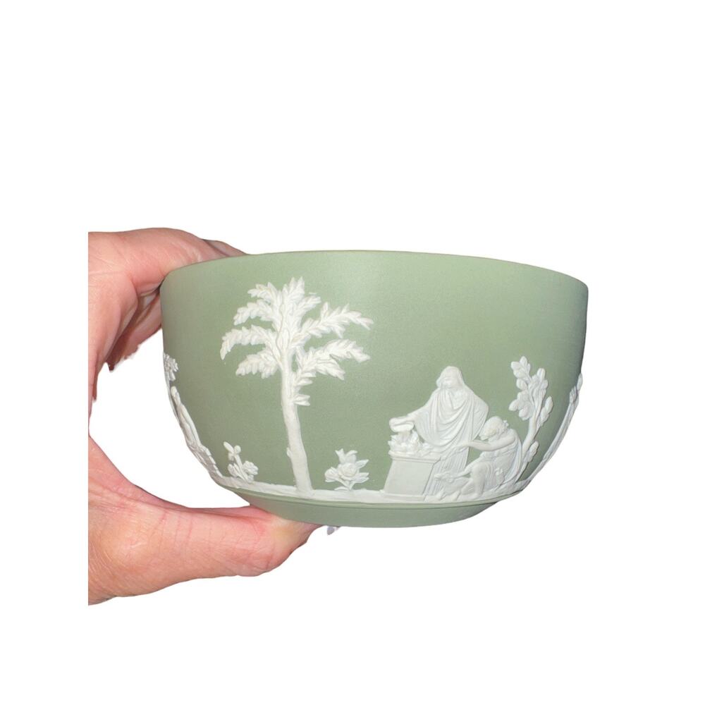 Rare 1960s Wedgwood Sage Green and Cream Sacrifice Bowl - Picture 2 of 10